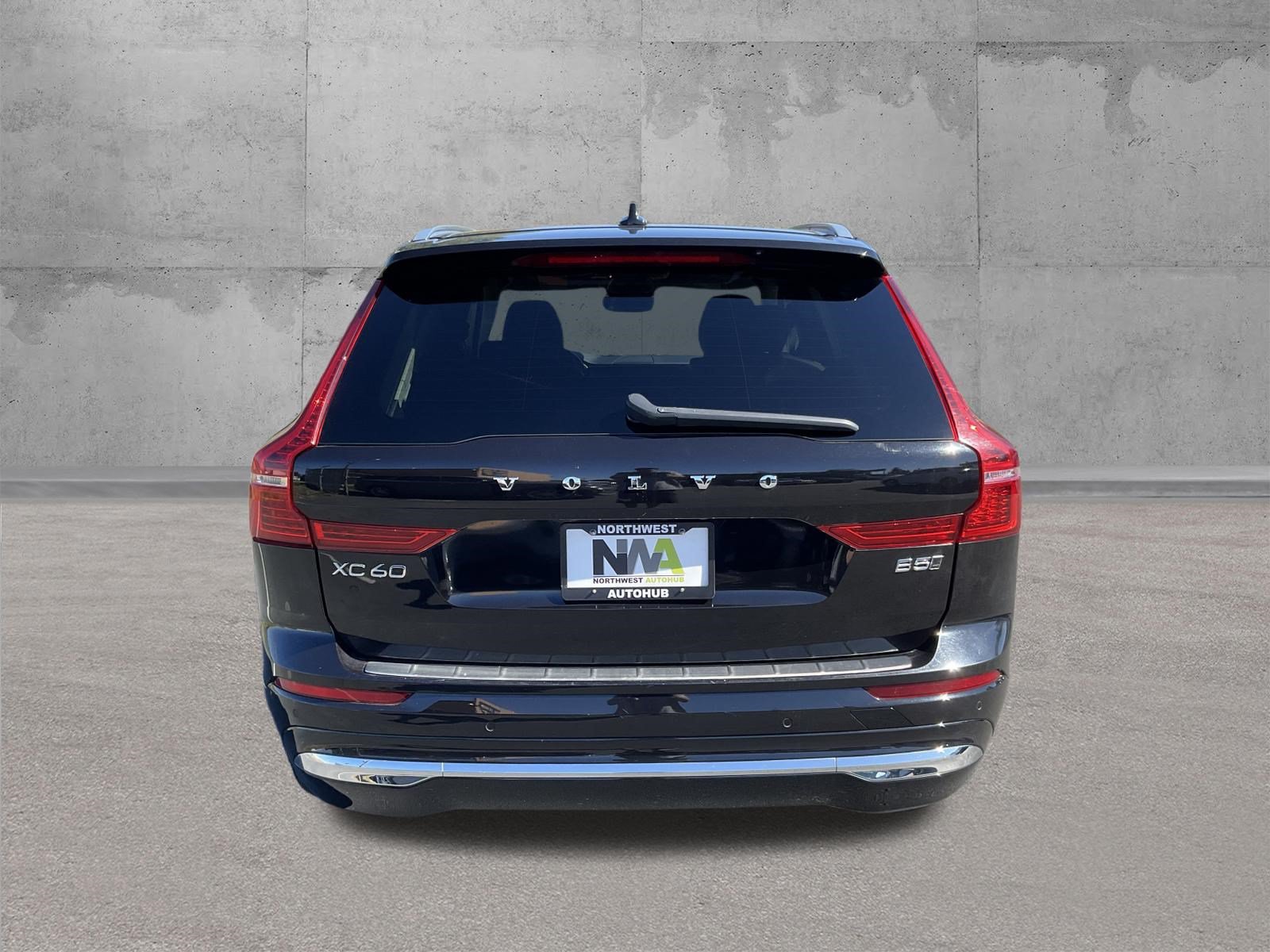 Used 2023 Volvo XC60 B5 Plus AWD/4WD image 4