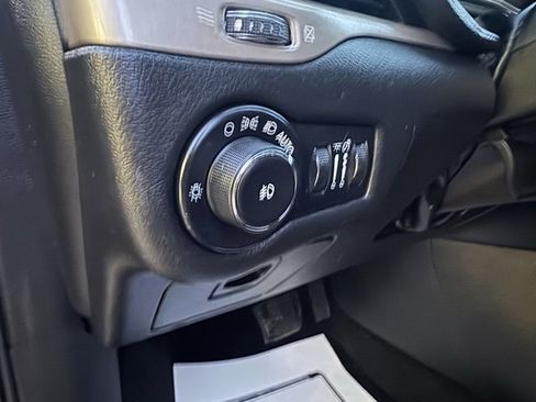 Used 2015 Jeep Cherokee Latitude w/ Cold Weather Group image 13