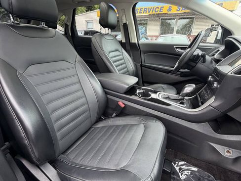Used 2017 Ford Edge SEL w/ Equipment Group 201A AWD/4WD image 18