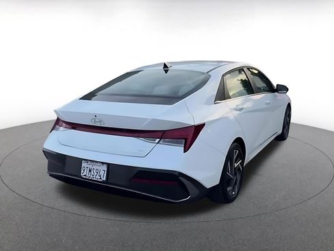 Used 2025 Hyundai Elantra Limited image 12