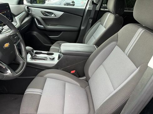 Used 2025 Chevrolet Blazer LT FWD image 3