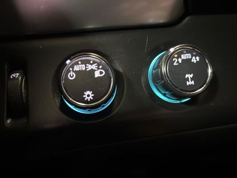 Used 2018 Chevrolet Suburban LT image 39