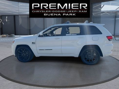 Used 2020 Jeep Grand Cherokee Altitude RWD image 5