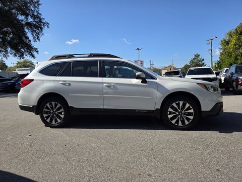 Used 2017 Subaru Outback 2.5i Limited image 2