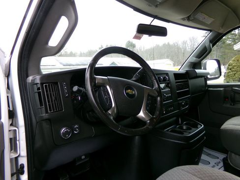 Used 2018 Chevrolet Express 2500 w/ Driver Convenience Package RWD image 13