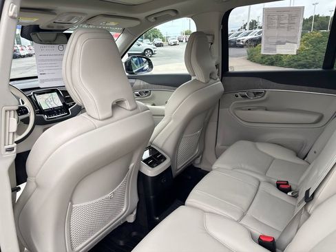 Certified 2025 Volvo XC90 T8 Plus w/ Protection Package Premier AWD/4WD image 32