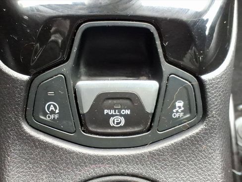 Used 2019 Jeep Compass Limited image 17