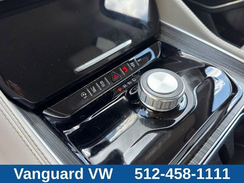 Used 2024 Jeep Wagoneer L Series II RWD image 20