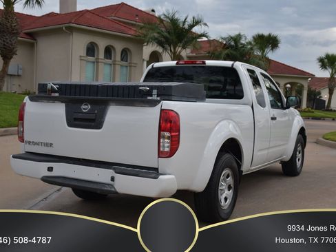 Used 2018 Nissan Frontier S image 2
