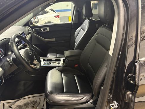 Certified 2022 Ford Explorer XLT w/ Equipment Group 202A image 10