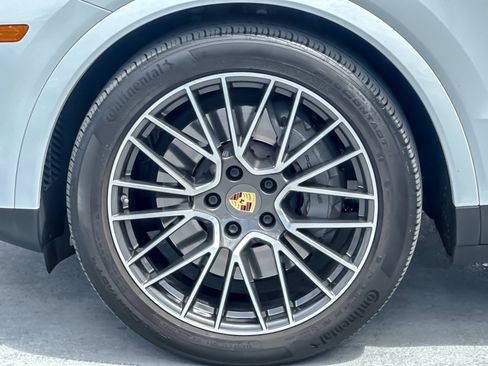 Certified 2022 Porsche Cayenne S AWD/4WD image 27