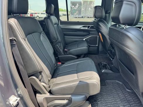 Certified 2025 Jeep Wagoneer Series II w/ Convenience Group I AWD/4WD image 16