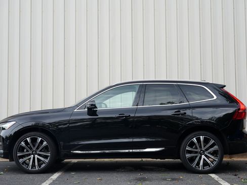 Used 2023 Volvo XC60 B5 Ultimate w/ Climate Package FWD image 9