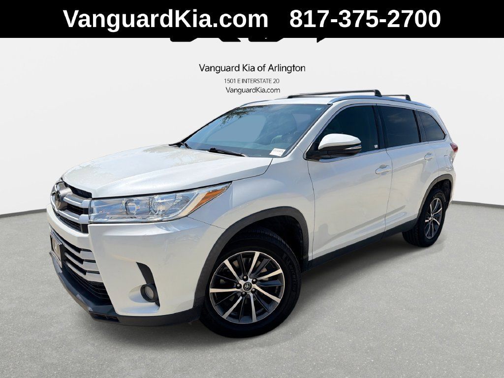 Used 2019 Toyota Highlander XLE FWD image 1