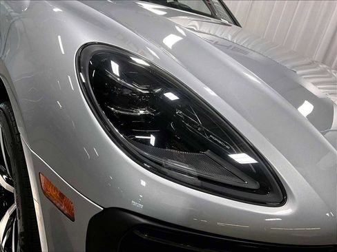 Used 2025 Porsche Macan image 15