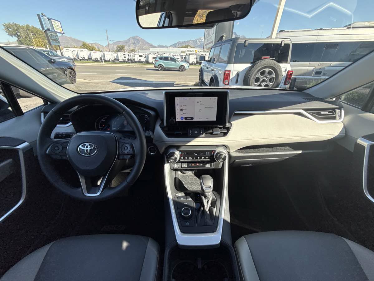 Used 2023 Toyota RAV4 XLE Premium AWD/4WD image 17