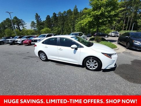 Used 2022 Toyota Corolla LE FWD image 15