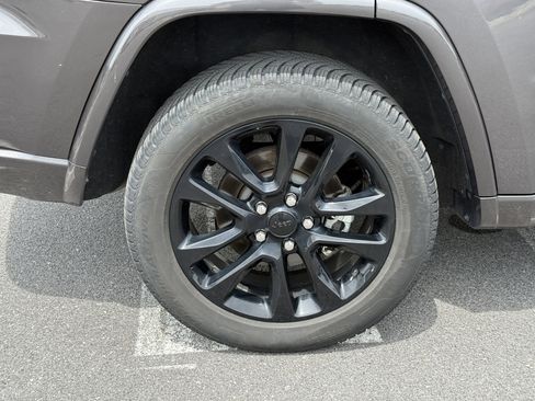 Used 2021 Jeep Grand Cherokee Laredo X AWD/4WD image 11