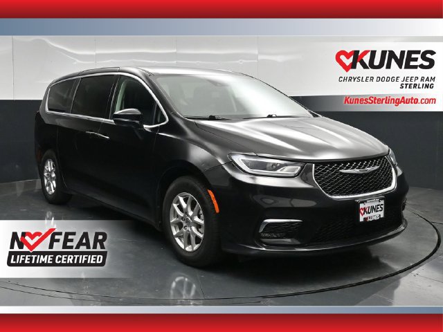 Used 2024 Chrysler Pacifica Touring-L FWD image 1