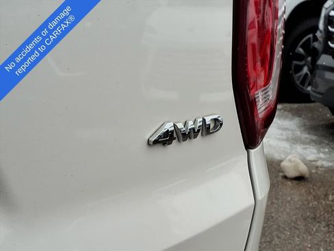 Used 2018 Ford Explorer XLT w/ XLT Appearance Package image 10