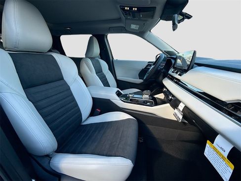 New 2026 Mitsubishi Outlander SE image 30