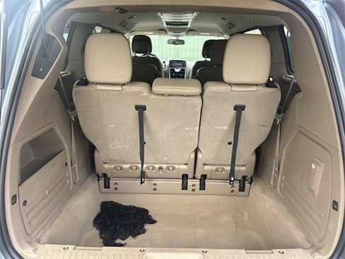 Used 2013 Chrysler Town & Country Touring image 23
