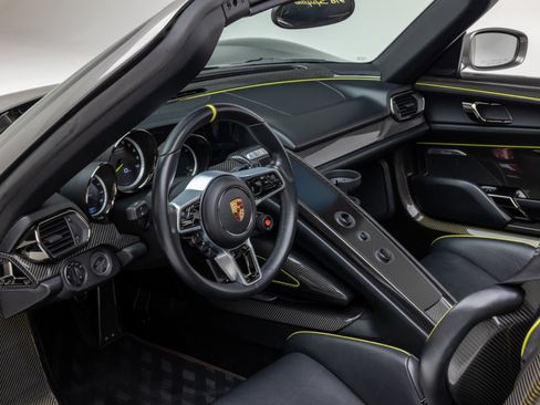 Used 2015 Porsche 918 Spyder AWD/4WD image 16