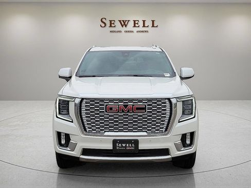 Used 2021 GMC Yukon Denali w/ Denali Premium Package AWD/4WD image 8