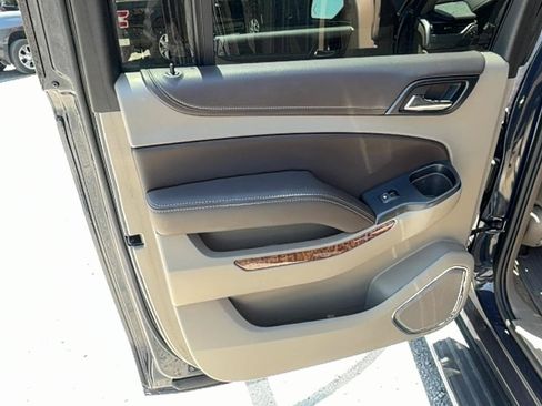 Used 2018 Chevrolet Suburban Premier AWD/4WD image 16
