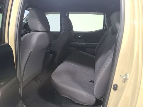 Used 2017 Toyota Tacoma TRD Sport AWD/4WD image 15