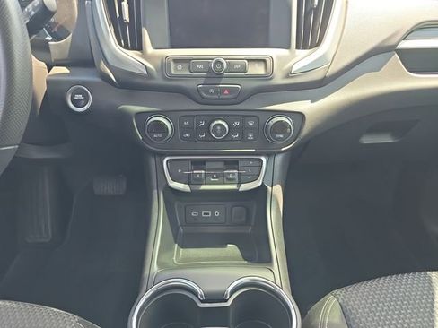 Used 2024 GMC Terrain SLE w/ Driver Convenience Package FWD image 11