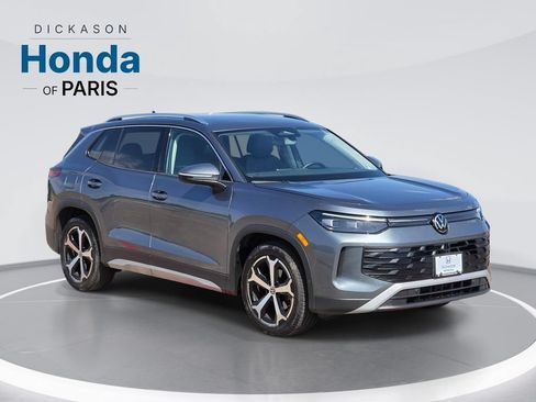 Used 2026 Volkswagen Tiguan SE FWD image 3