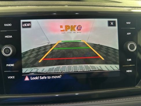 Used 2023 Volkswagen Taos SEL image 2