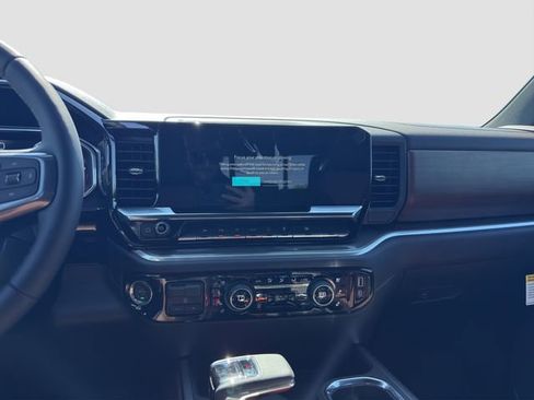 New 2026 Chevrolet Silverado 1500 High Country AWD/4WD image 15