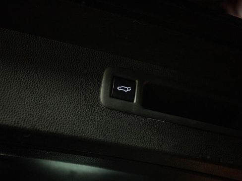 Used 2021 Toyota Highlander Limited AWD/4WD image 8