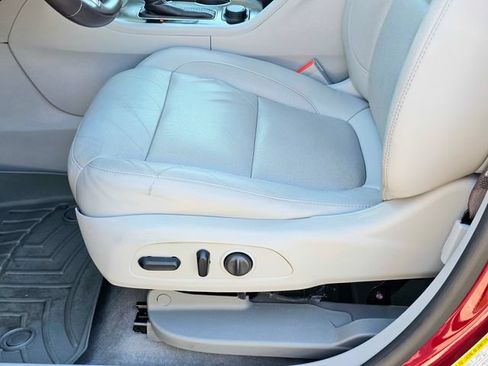 Used 2018 GMC Acadia SLT FWD image 16