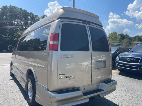 Used 2011 Chevrolet Express 2500 Extended RWD image 8
