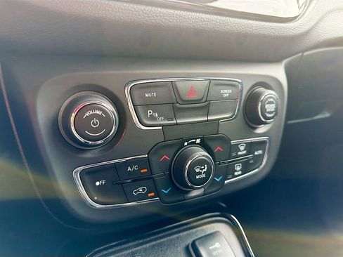 Used 2019 Jeep Compass Altitude image 16