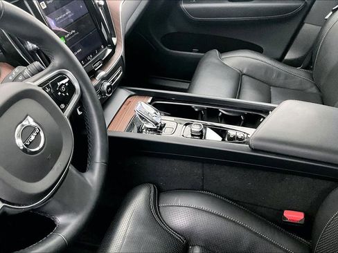 Used 2023 Volvo XC60 T8 Ultimate w/ Climate Package image 15