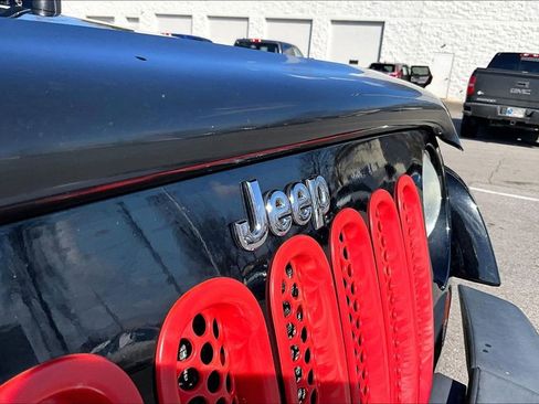 Used 2013 Jeep Wrangler Unlimited Sahara w/ Dual Top Group image 9