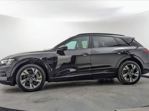 Used 2022 Audi e-tron Premium w/ Convenience Plus Package AWD/4WD image 3