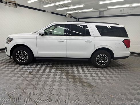 Used 2024 Ford Expedition Max XLT image 2