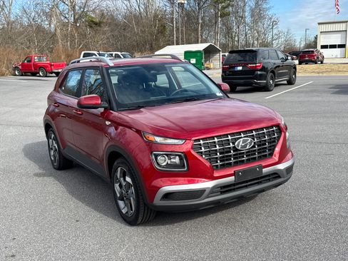 Used 2025 Hyundai Venue SEL image 3
