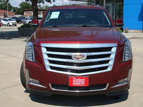 Used 2020 Cadillac Escalade ESV Premium Luxury image 2