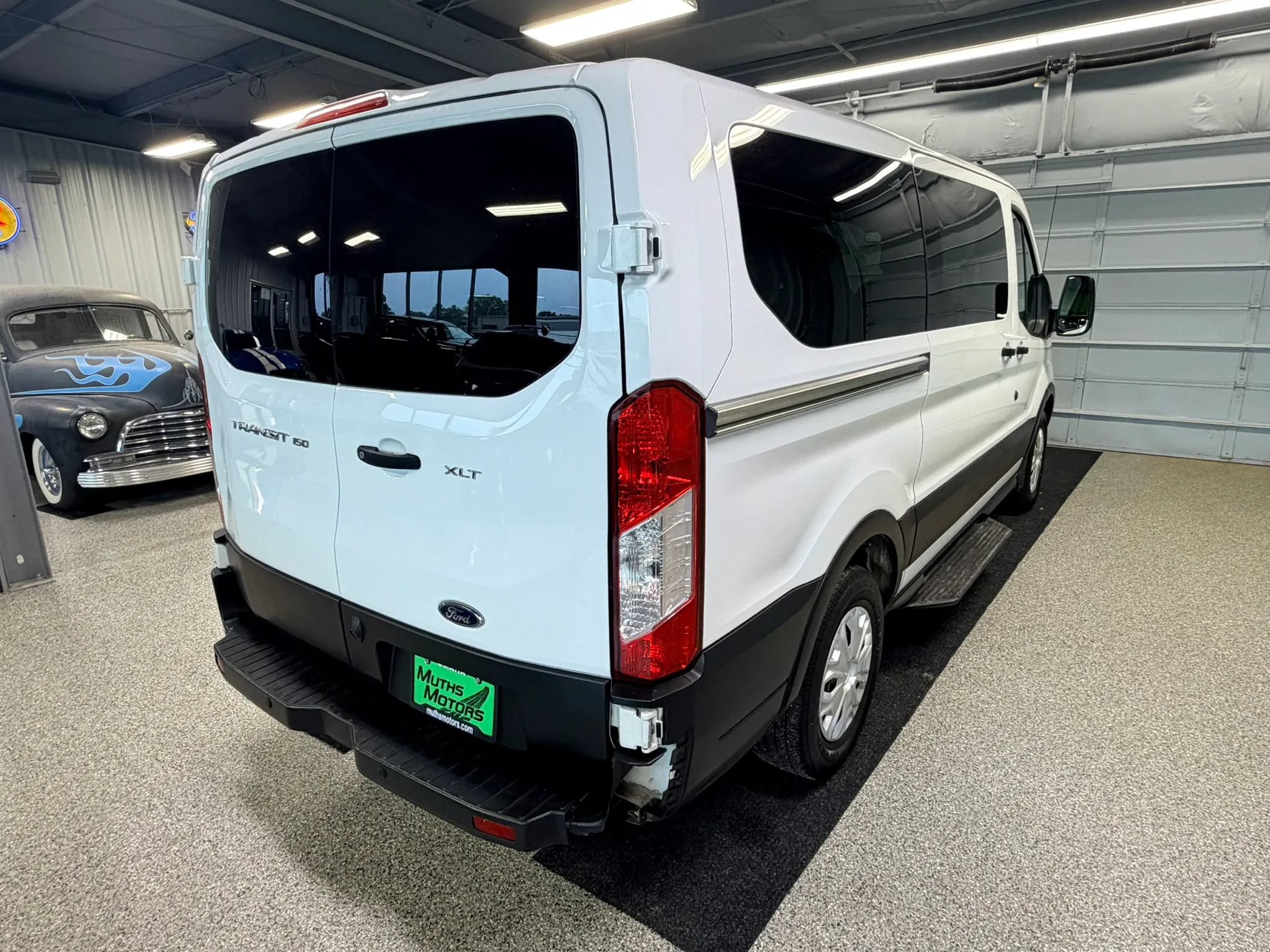 Used 2019 Ford Transit 150 XLT RWD image 3