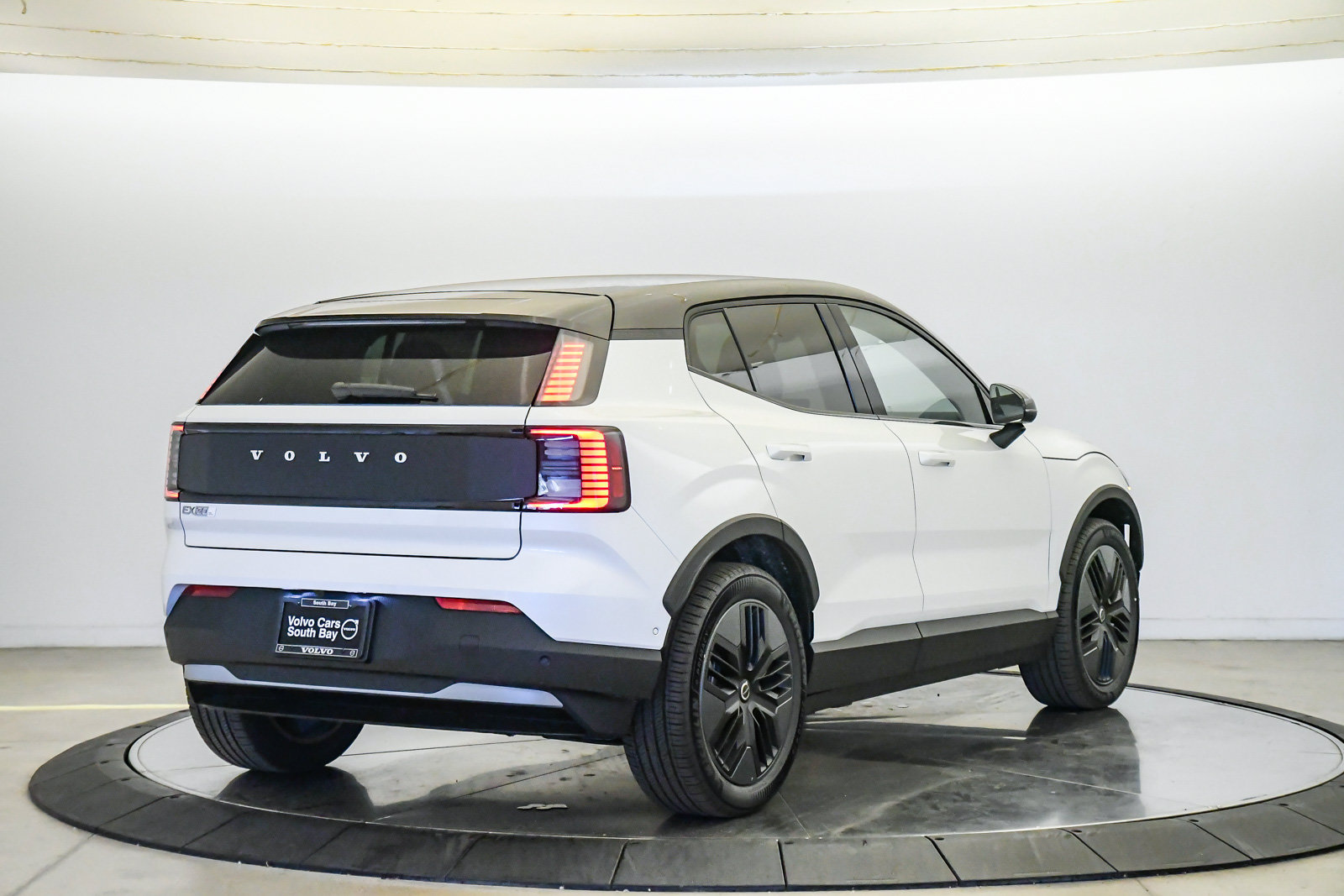 New 2026 Volvo EX30 Cross Country Ultra w/ Protection Package Premier AWD/4WD image 5