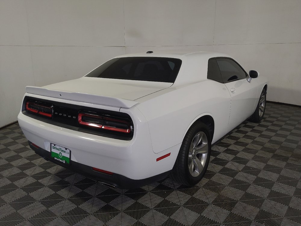Used 2018 Dodge Challenger SXT RWD image 9