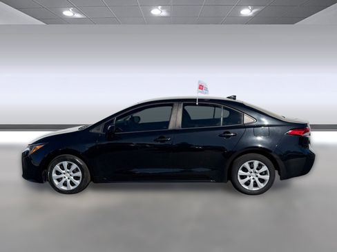 Certified 2022 Toyota Corolla LE image 2