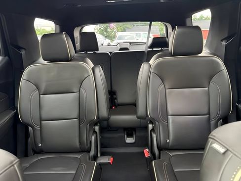 Used 2023 Chevrolet Traverse Premier AWD/4WD image 18