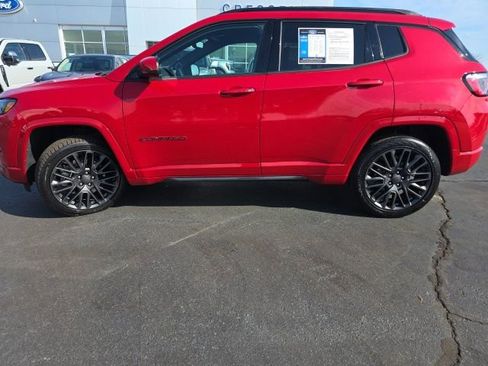 Used 2023 Jeep Compass Limited image 3
